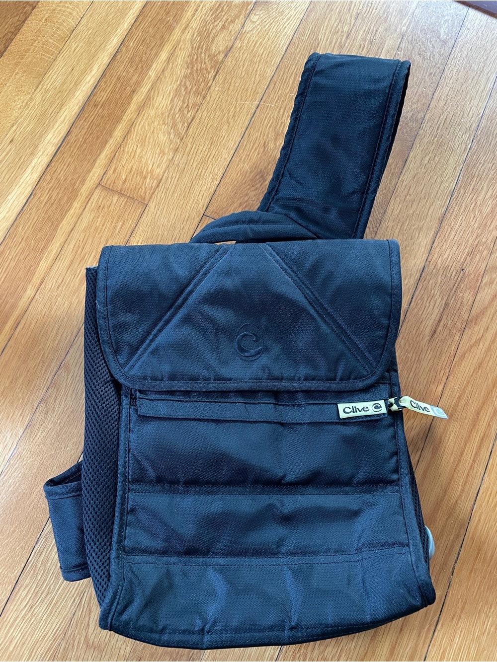 CLIVE // Small Sling Bag - Compact Crossbody backpack black